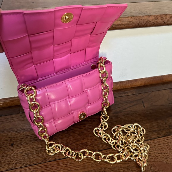 Urban Expressions Pink Crossbody or Clutch with Gold Chain- NWOT - Picture 7 of 9